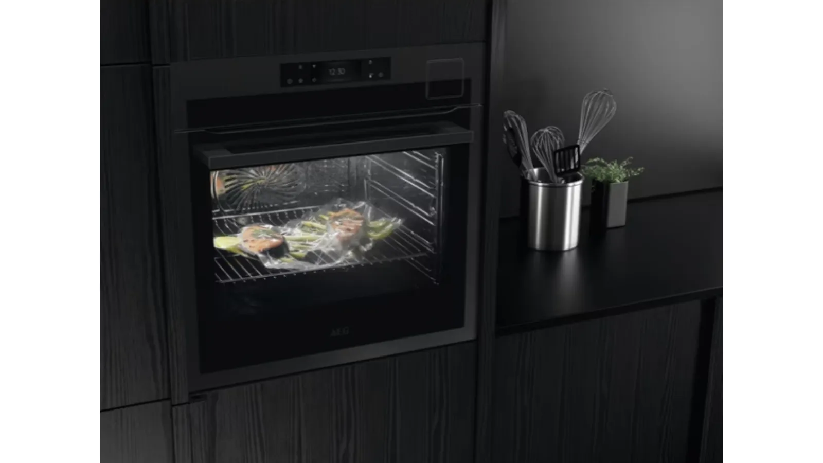 Forno a vapore serie 9000 SteamPro di AEG