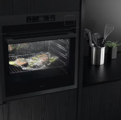 Forno a vapore serie 9000 SteamPro di AEG