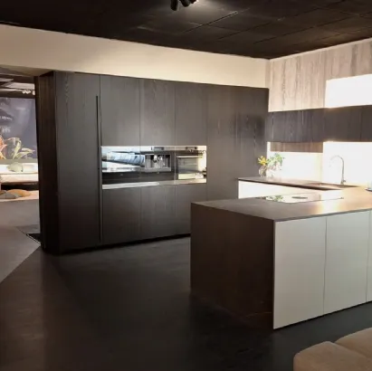 Le caratteristiche delle colonne con porta passante per la cucina